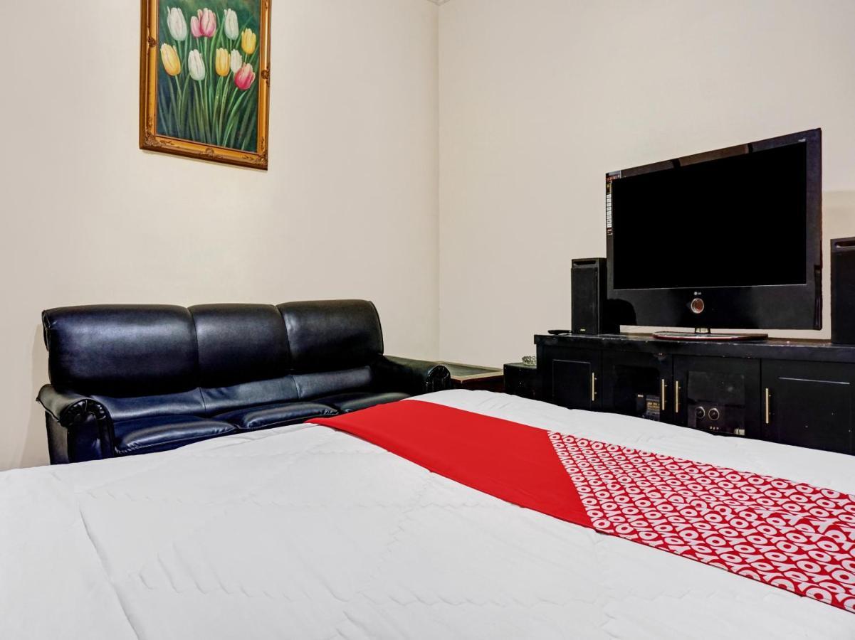 Oyo 90702 Wisma Tobana Kebayoran Mencil ภายนอก รูปภาพ