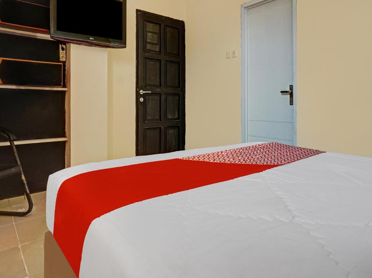 Oyo 90702 Wisma Tobana Kebayoran Mencil ภายนอก รูปภาพ